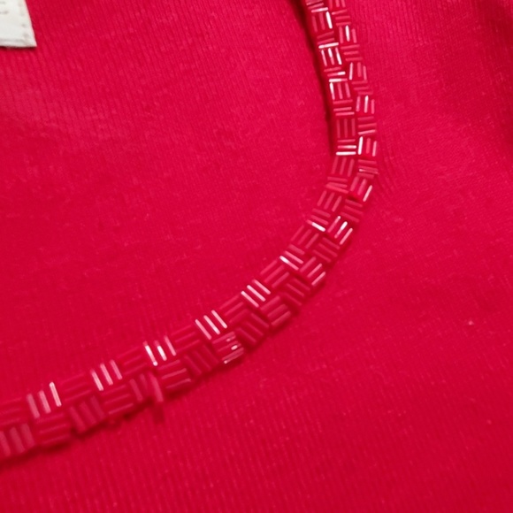 Petite Sophisticate•Rich red top/sweater•beads - Picture 2 of 8